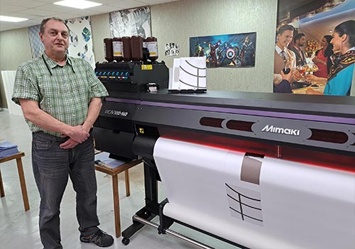  Andrew Sinclair from Newmor with  a Mimaki UCJV300-160 UV LED integrated printer/cutter from CMYUK. 